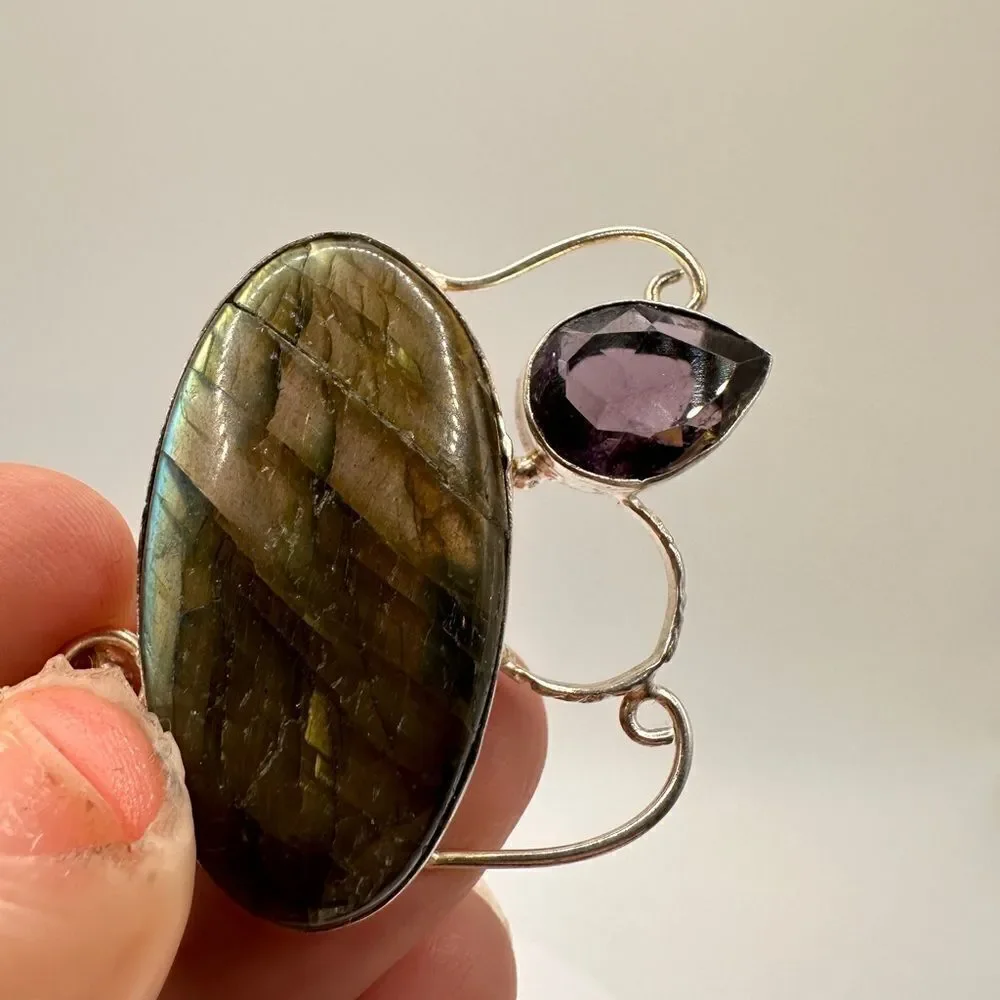 Stunning‎ Labradorite cabochon and pear but amethyst in .925 pendant!